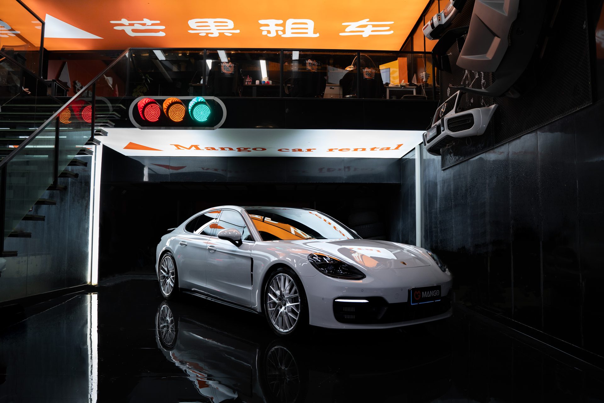 保时捷 Panamera 灰色